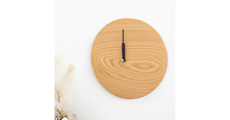 【ふるさと納税】Wooden clock 木の時計（秋田杉）　 インテリア シンプル 丸型 掛け時計 木のぬくもり ナチュラル リビング 寝室 店舗 お店 　お届け：入金確認後、2週間～1か月程度でお届けします。